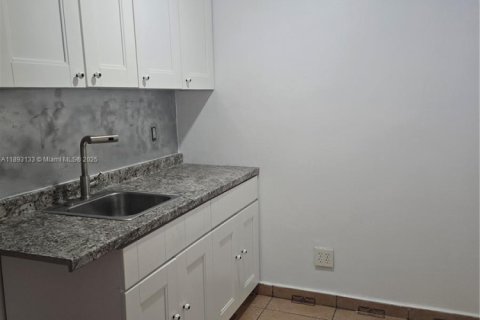 Villa ou maison à louer à Miami, Floride: 5 chambres № 1946760 - photo 3
