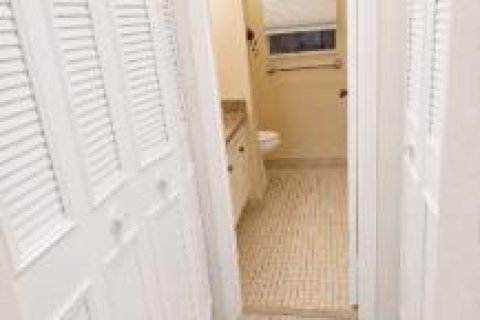 Condo in Lake Worth, Florida, 2 bedrooms  № 2154570 - photo 16