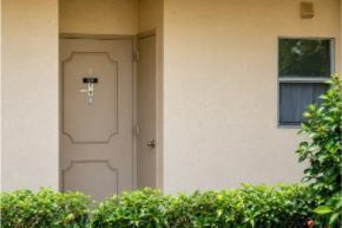 Condo in Lake Worth, Florida, 2 bedrooms  № 2154570 - photo 2