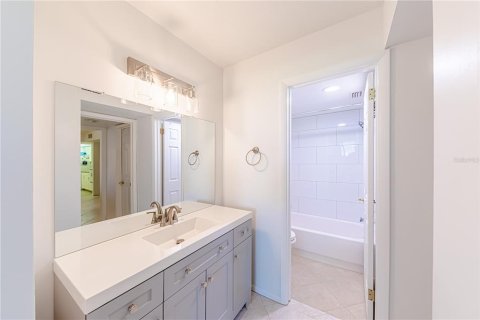 Condo in Venice, Florida, 2 bedrooms  № 1541301 - photo 15