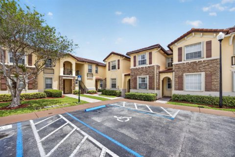 Touwnhouse à louer à Homestead, Floride: 3 chambres, 108.6 m2 № 2078289 - photo 4