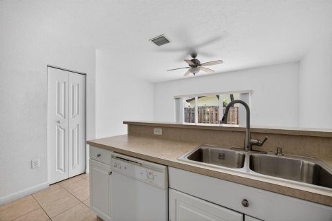 Touwnhouse à louer à Homestead, Floride: 3 chambres, 108.6 m2 № 2078289 - photo 11