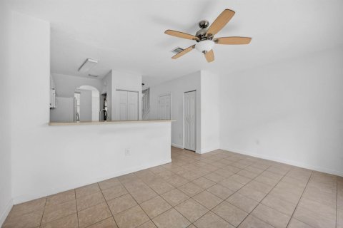 Touwnhouse à louer à Homestead, Floride: 3 chambres, 108.6 m2 № 2078289 - photo 13