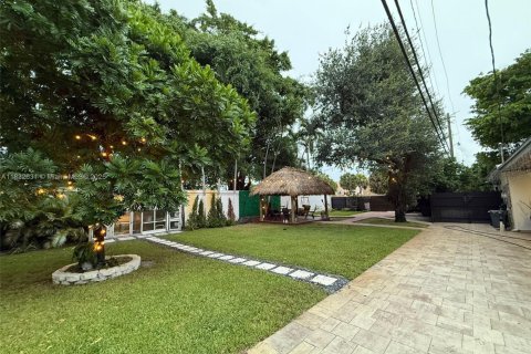 House in Hollywood, Florida 5 bedrooms, 155.15 sq.m. № 1814267 - photo 7