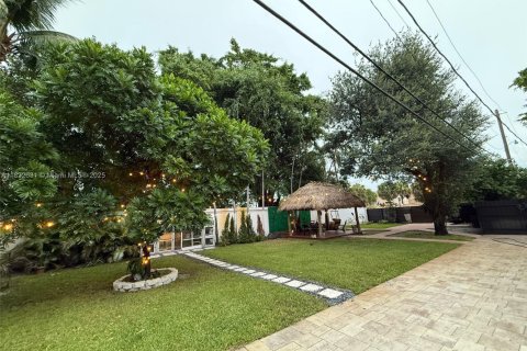House in Hollywood, Florida 5 bedrooms, 155.15 sq.m. № 1814267 - photo 3