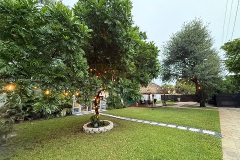 House in Hollywood, Florida 5 bedrooms, 155.15 sq.m. № 1814267 - photo 10