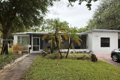 House in Hollywood, Florida 5 bedrooms, 155.15 sq.m. № 1814267 - photo 26