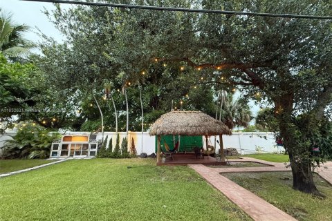 House in Hollywood, Florida 5 bedrooms, 155.15 sq.m. № 1814267 - photo 9