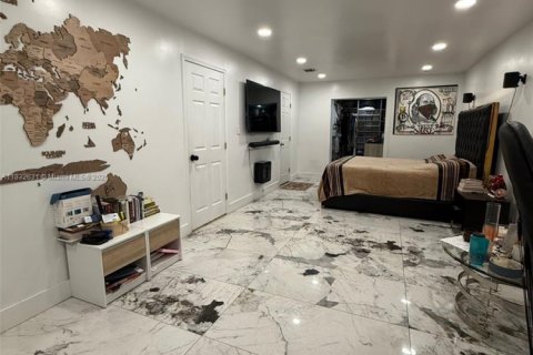 House in Hollywood, Florida 5 bedrooms, 155.15 sq.m. № 1814267 - photo 12
