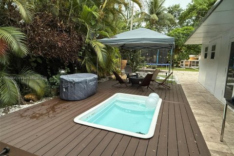 House in Hollywood, Florida 5 bedrooms, 155.15 sq.m. № 1814267 - photo 4