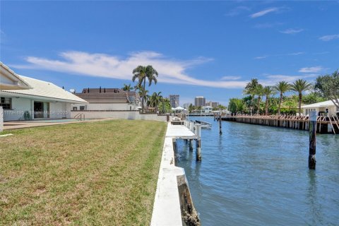 House in Fort Lauderdale, Florida 3 bedrooms, 222.13 sq.m. № 1695714 - photo 22