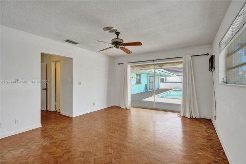 House in Fort Lauderdale, Florida 3 bedrooms, 222.13 sq.m. № 1695714 - photo 19