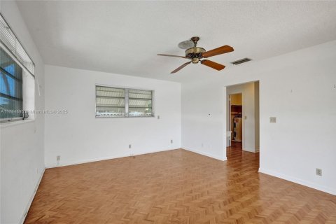 House in Fort Lauderdale, Florida 3 bedrooms, 222.13 sq.m. № 1695714 - photo 18