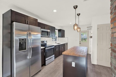 House in Tampa, Florida 2 bedrooms, 84.73 sq.m. № 1837351 - photo 7