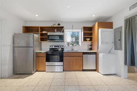 Villa ou maison à louer à Miami, Floride: 1 chambre, 46.92 m2 № 2303536 - photo 2