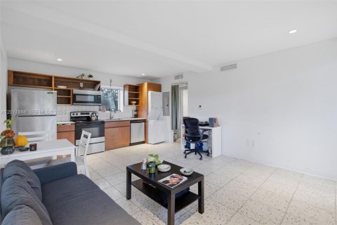 Villa ou maison à louer à Miami, Floride: 1 chambre, 46.92 m2 № 2303536 - photo 3