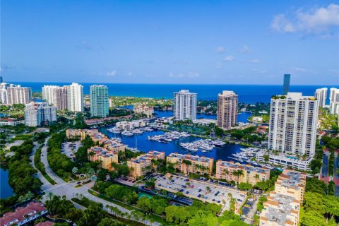 Copropriété à louer à Aventura, Floride: 2 chambres, 109.62 m2 № 1964938 - photo 2