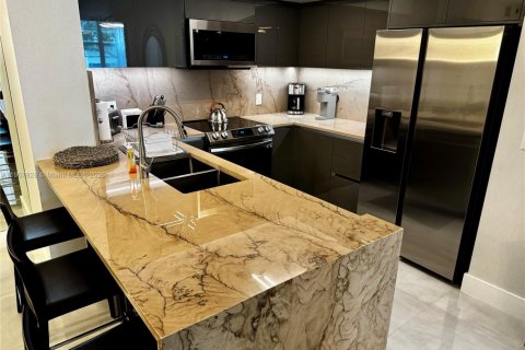 Copropriété à louer à Aventura, Floride: 2 chambres, 109.62 m2 № 1964938 - photo 1