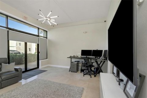 Commercial property in Saint Petersburg, Florida 59.64 sq.m. № 1885946 - photo 6