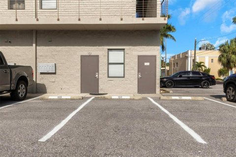 Commercial property in Saint Petersburg, Florida 59.64 sq.m. № 1885946 - photo 16