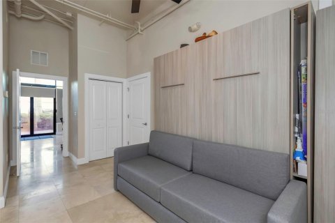 Commercial property in Saint Petersburg, Florida 59.64 sq.m. № 1885946 - photo 11