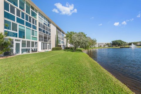 Condo in Coconut Creek, Florida, 2 bedrooms  № 2247035 - photo 27