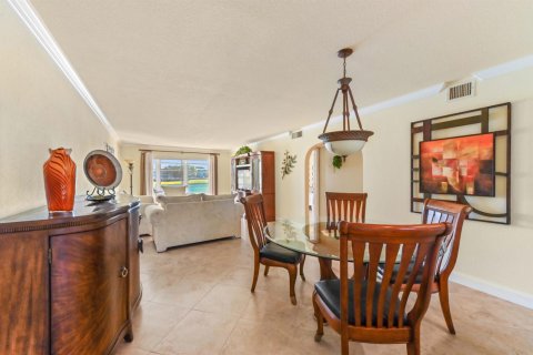 Condo in Coconut Creek, Florida, 2 bedrooms  № 2247035 - photo 10