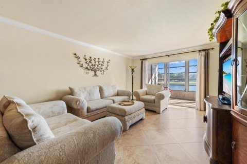 Condo in Coconut Creek, Florida, 2 bedrooms  № 2247035 - photo 12