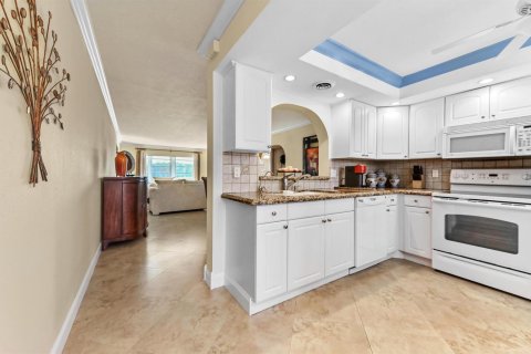 Condo in Coconut Creek, Florida, 2 bedrooms  № 2247035 - photo 5