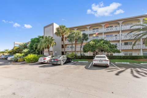 Condo in Coconut Creek, Florida, 2 bedrooms  № 2247035