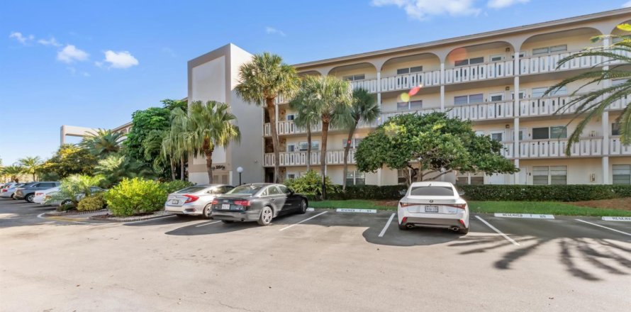 Condo in Coconut Creek, Florida, 2 bedrooms  № 2247035