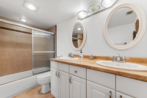 Condo in Coconut Creek, Florida, 2 bedrooms  № 2247035 - photo 21