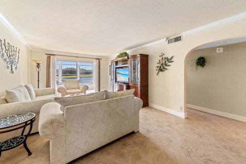 Condo in Coconut Creek, Florida, 2 bedrooms  № 2247035 - photo 11