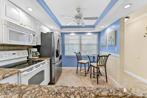 Condo in Coconut Creek, Florida, 2 bedrooms  № 2247035 - photo 8