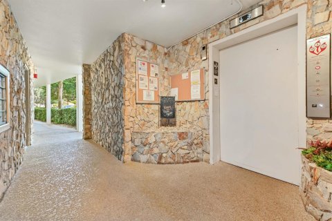 Condo in Coconut Creek, Florida, 2 bedrooms  № 2247035 - photo 3