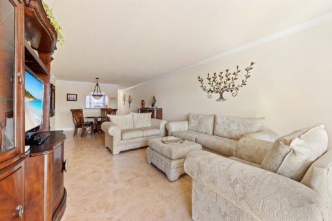 Condo in Coconut Creek, Florida, 2 bedrooms  № 2247035 - photo 13