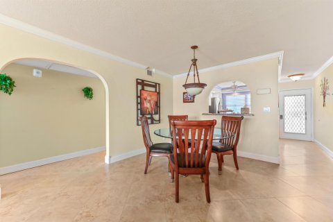 Condo in Coconut Creek, Florida, 2 bedrooms  № 2247035 - photo 9