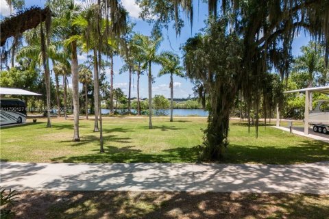 House in LaBelle, Florida 3 bedrooms, 419.45 sq.m. № 1731743 - photo 30
