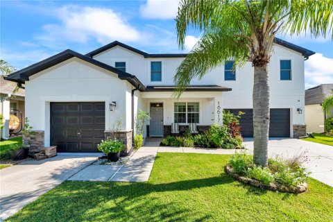 Casa en Land O' Lakes, Florida 5 dormitorios, 305 m2 № 2373832