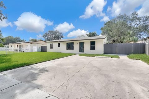Casa en venta en Miami Gardens, Florida, 3 dormitorios, 102.56 m2 № 1995367 - foto 26
