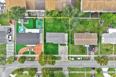 Casa en Miami Gardens, Florida 3 dormitorios, 102.56 m2 № 1995367