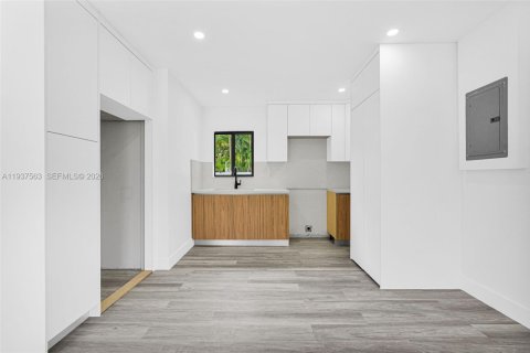 Casa en venta en Miami Gardens, Florida, 3 dormitorios, 102.56 m2 № 1995367 - foto 18