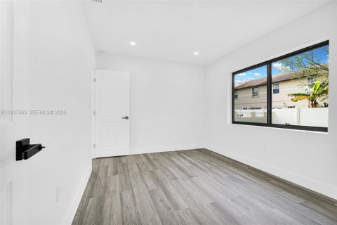 Casa en venta en Miami Gardens, Florida, 3 dormitorios, 102.56 m2 № 1995367 - foto 17