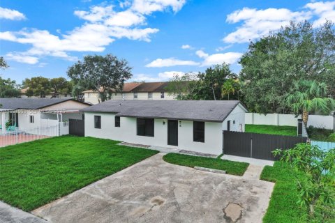 Casa en venta en Miami Gardens, Florida, 3 dormitorios, 102.56 m2 № 1995367 - foto 5