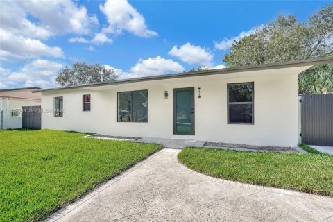 Casa en venta en Miami Gardens, Florida, 3 dormitorios, 102.56 m2 № 1995367 - foto 6