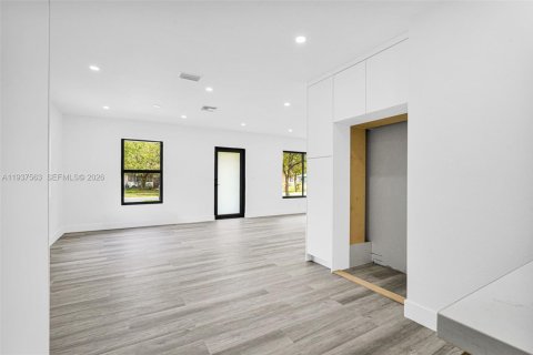 Casa en venta en Miami Gardens, Florida, 3 dormitorios, 102.56 m2 № 1995367 - foto 9