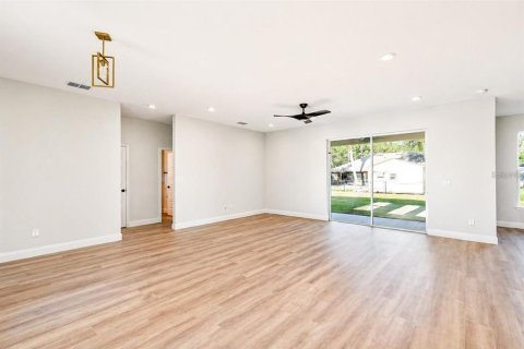 House in Palm Coast, Florida 4 bedrooms, 167.22 sq.m. № 2114057 - photo 11
