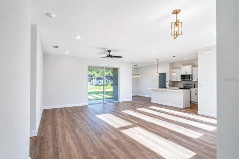 House in Palm Coast, Florida 4 bedrooms, 167.22 sq.m. № 2114057 - photo 12