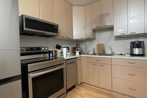 Condominio en alquiler en Hallandale Beach, Florida, 1 dormitorio, 88.26 m2 № 2077058 - foto 10