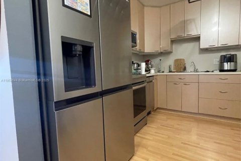 Condominio en alquiler en Hallandale Beach, Florida, 1 dormitorio, 88.26 m2 № 2077058 - foto 12